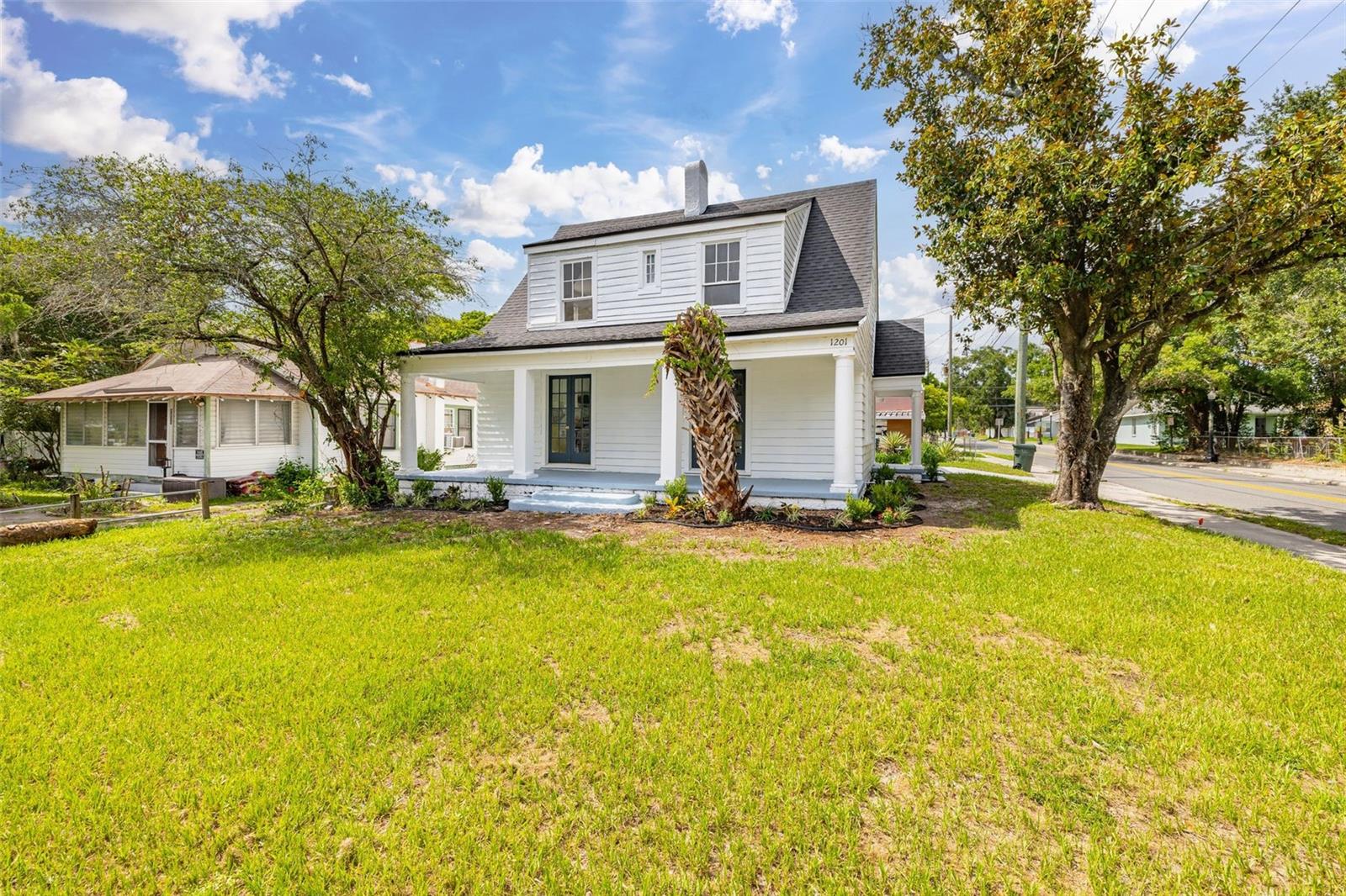 1201 Oakhill St photo 1