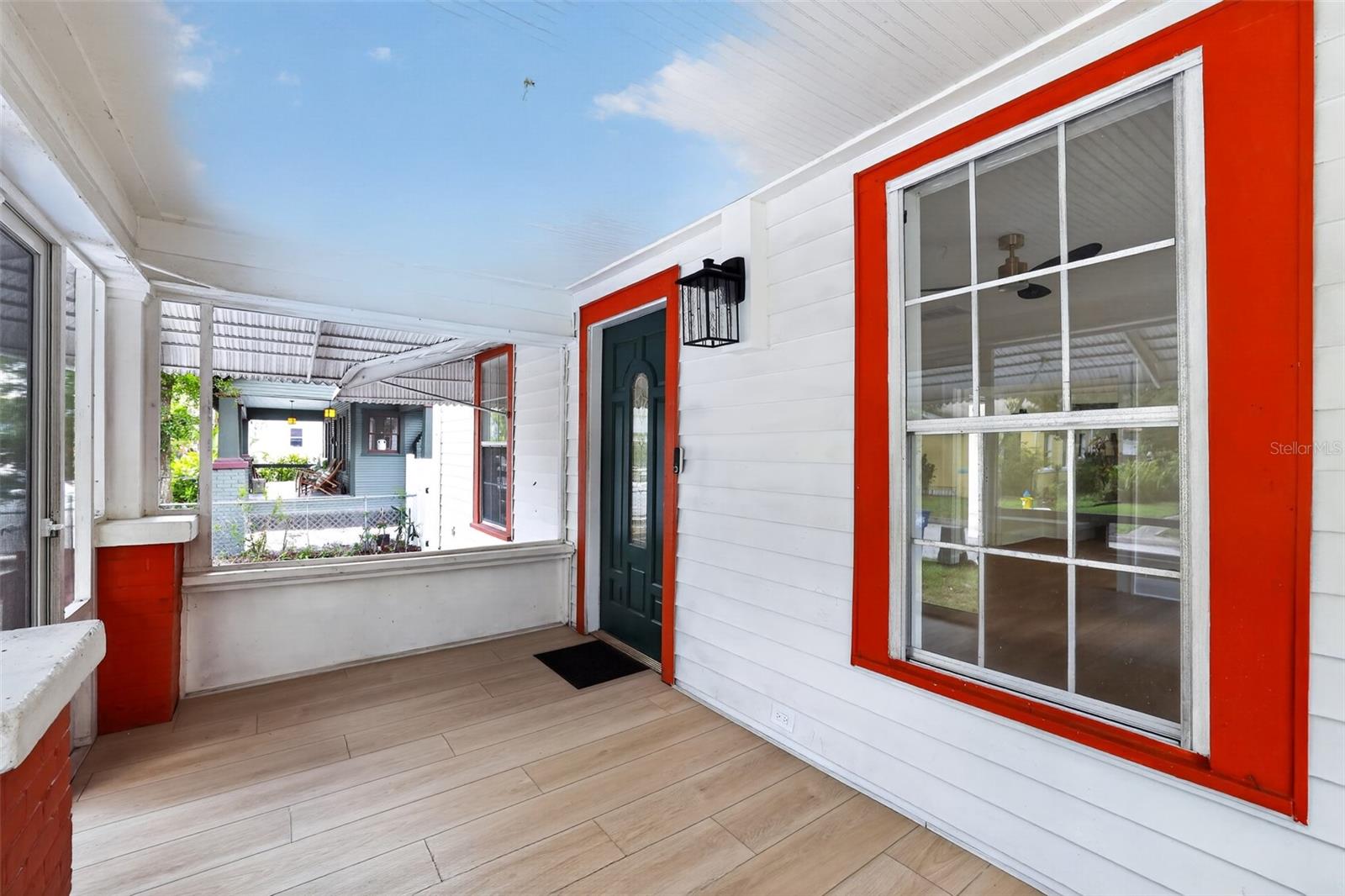 813 E New Orleans Ave