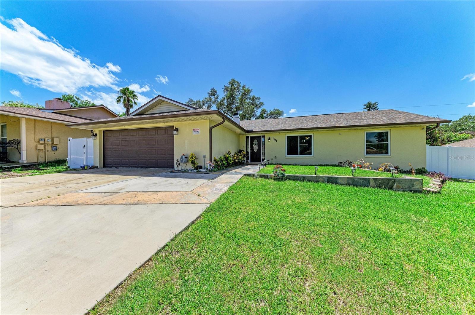 1520 Sunnyhills Dr photo 1