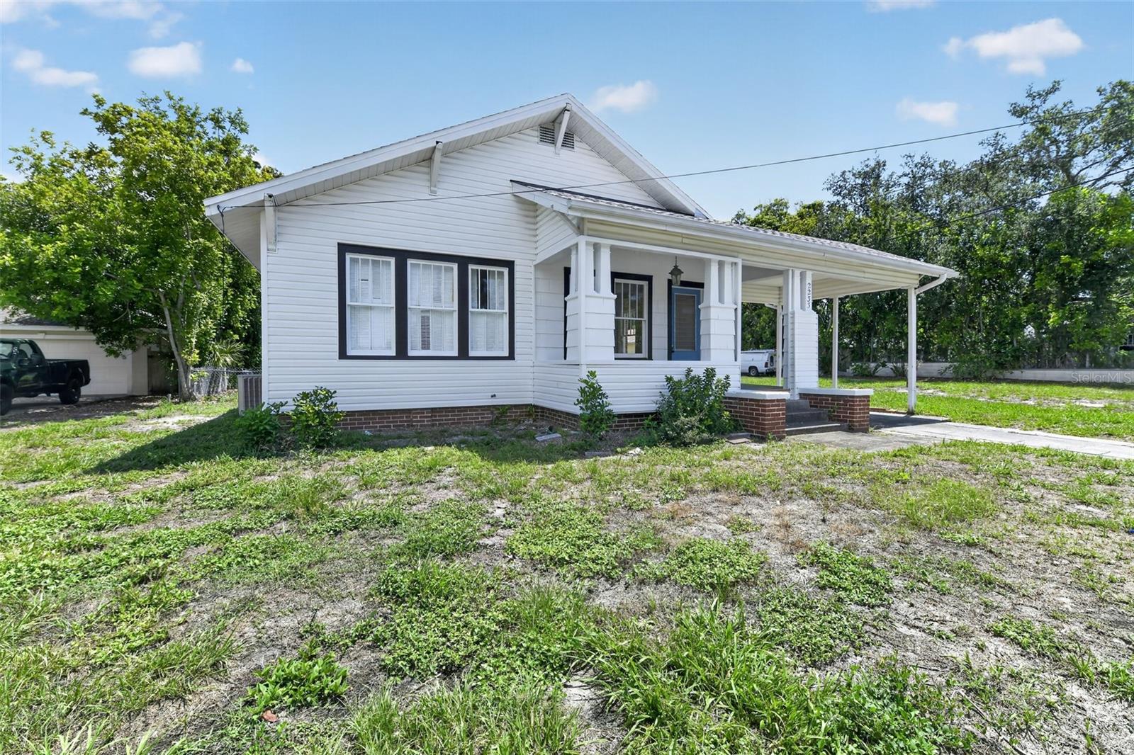 2233 11th Ave W