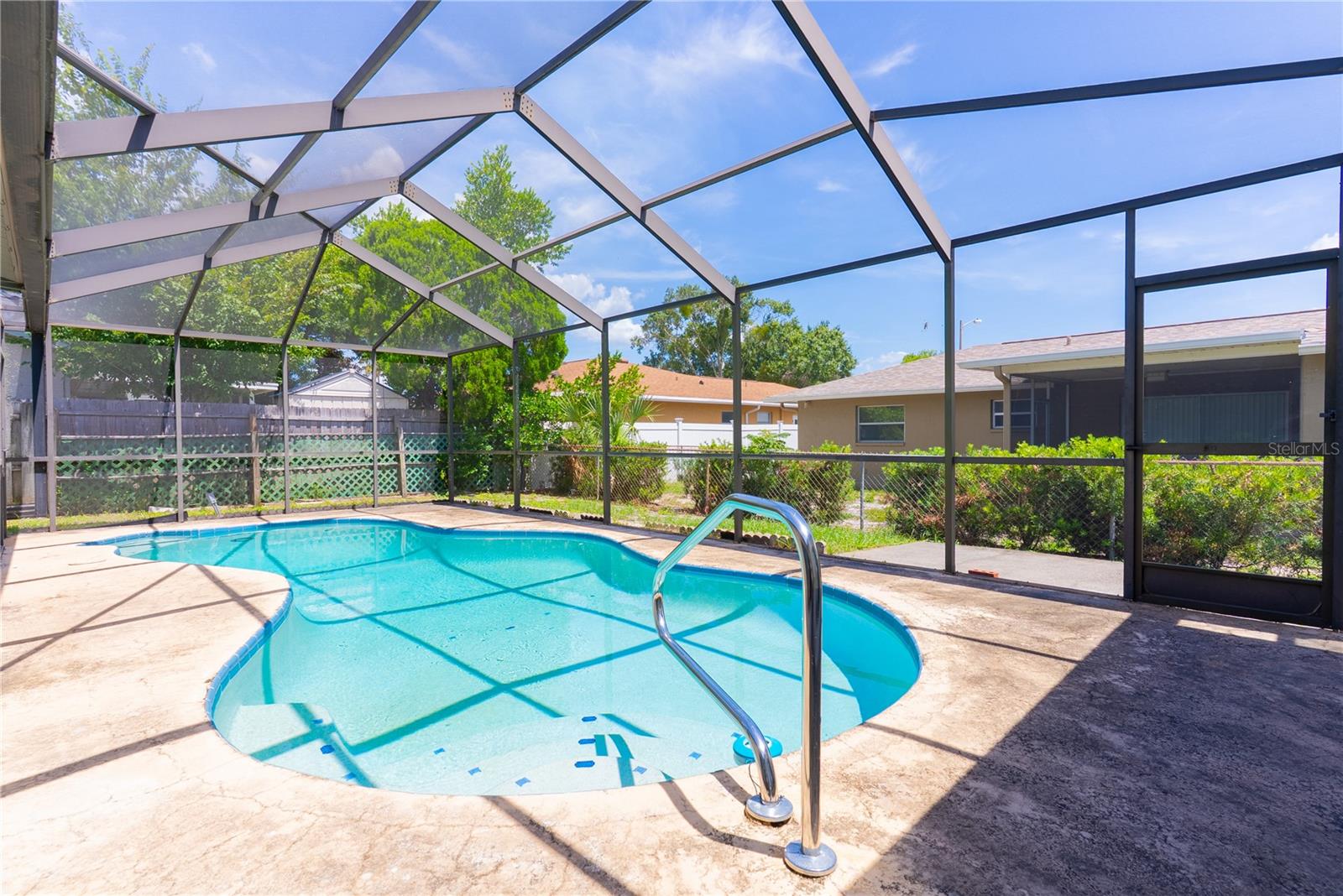 8234 Winthrop Dr