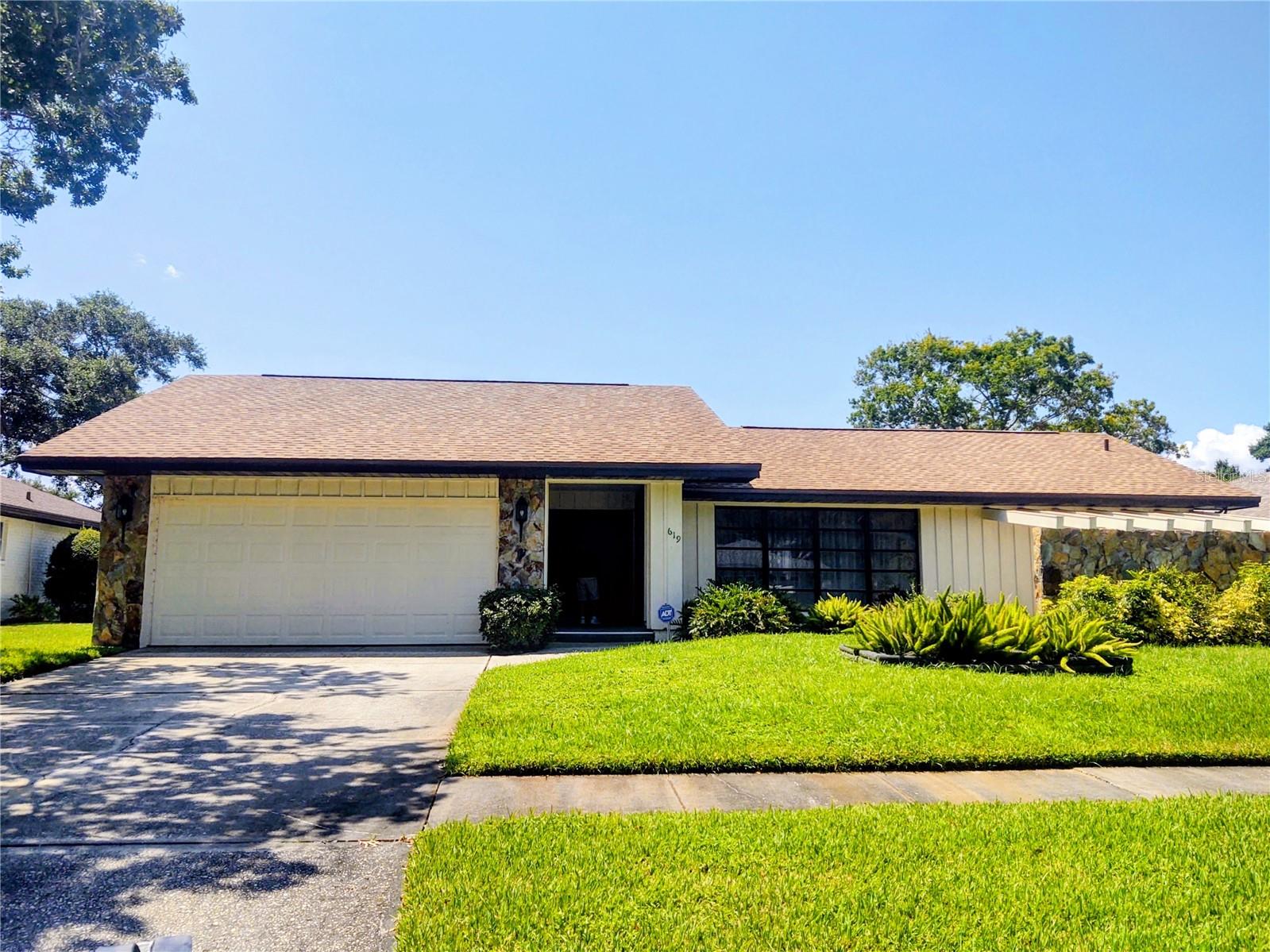 619 Riviera Bay Dr NE