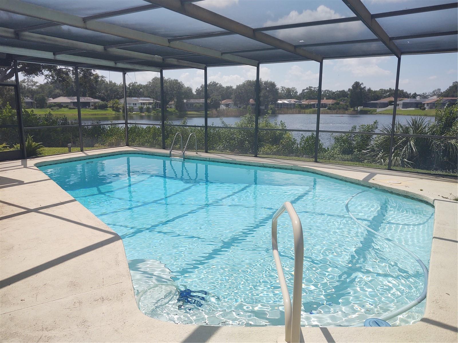 619 Riviera Bay Dr NE