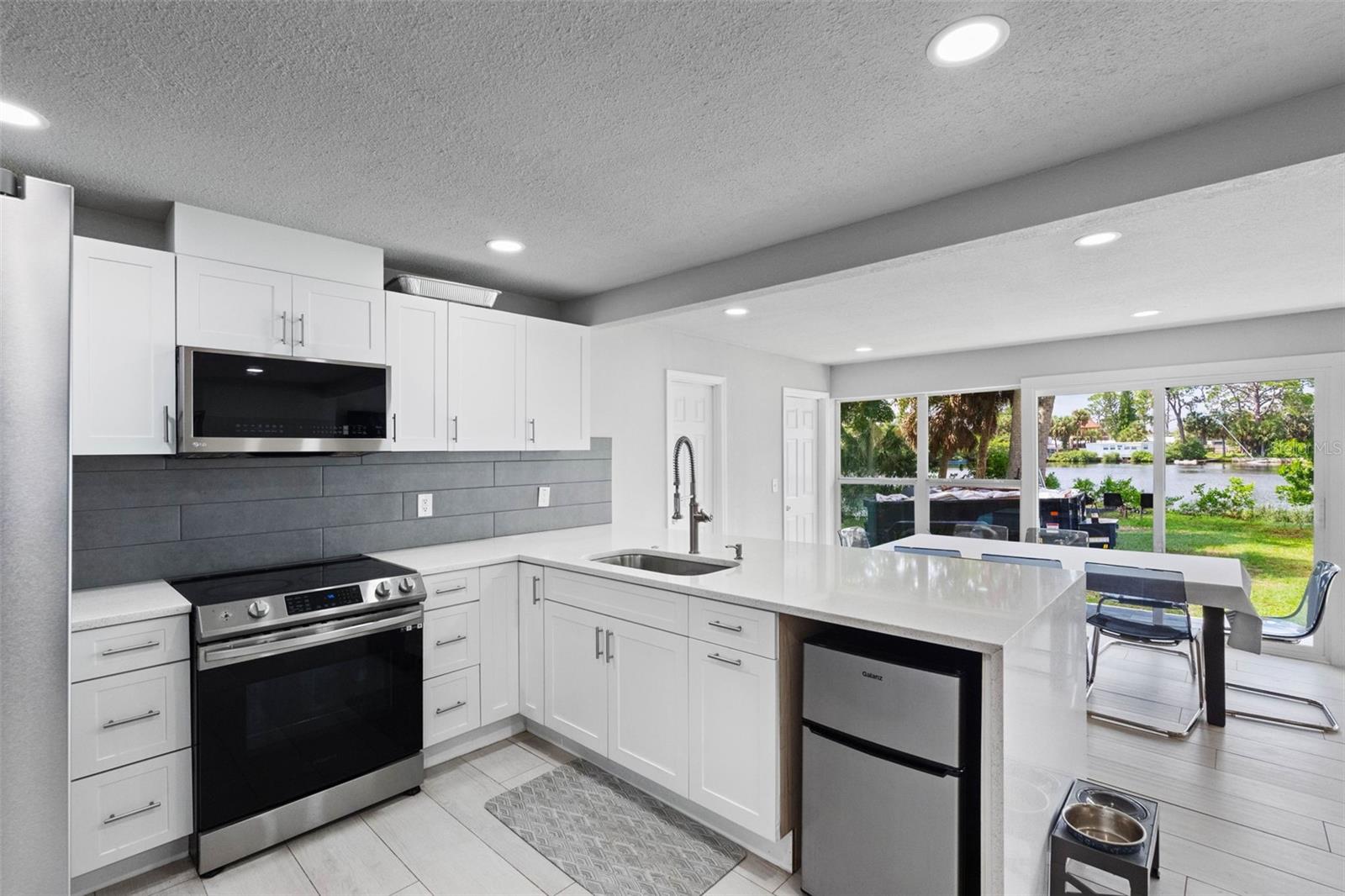 7032 Morningstar Ln
