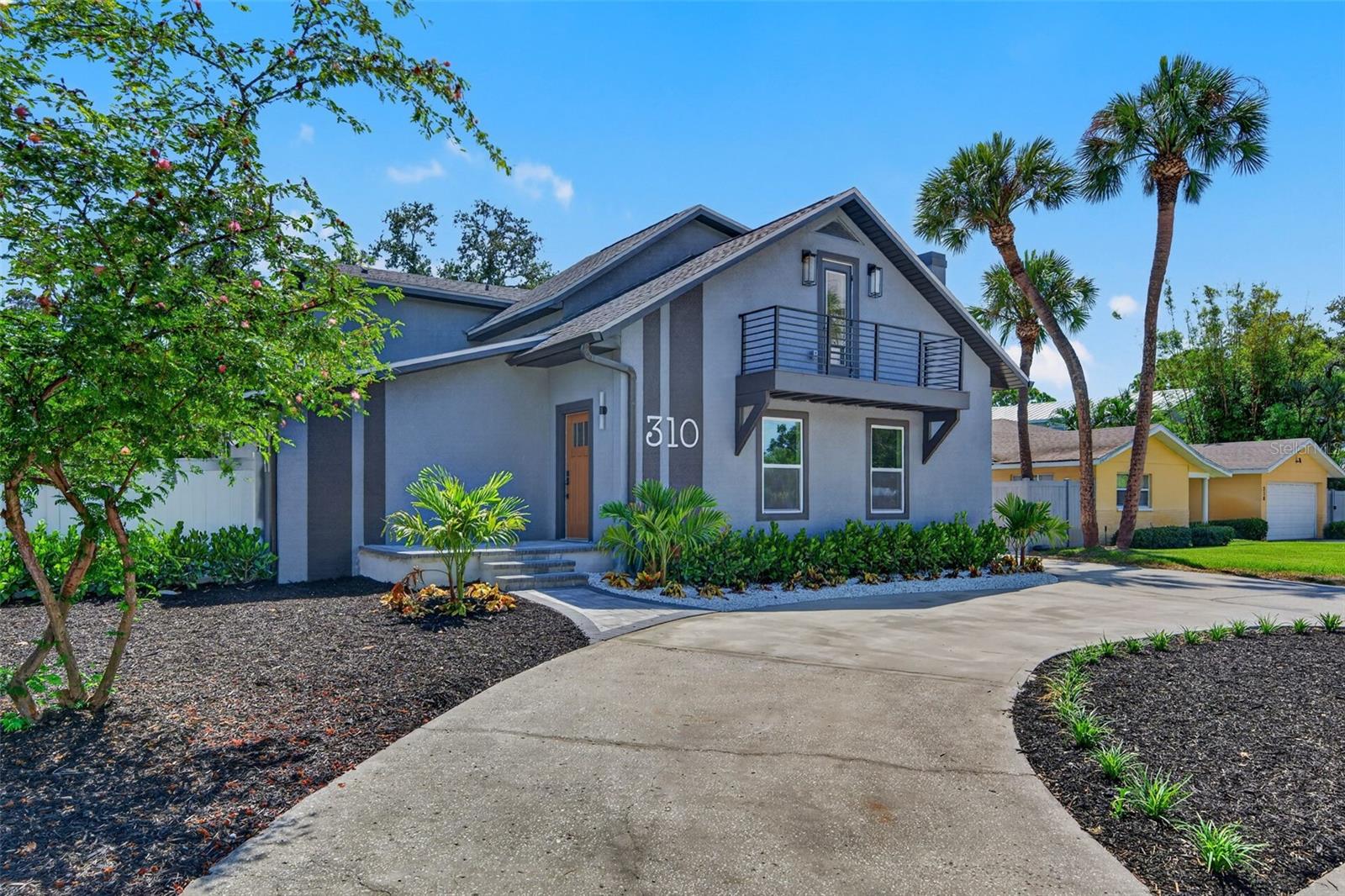 310 Park St N photo 1
