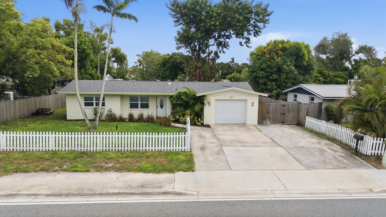 4411 Beneva Rd photo 1