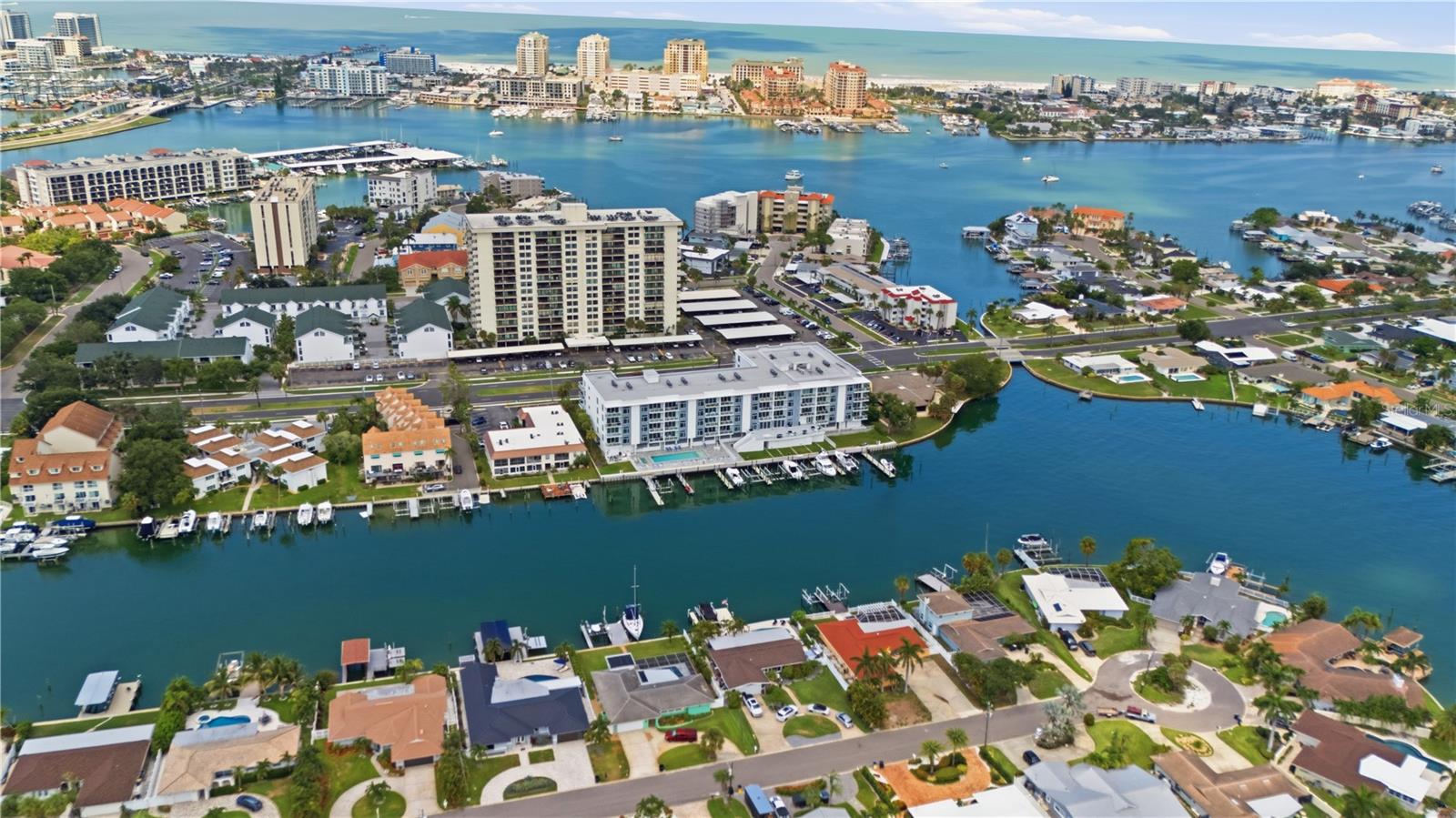 415 Island Way #204