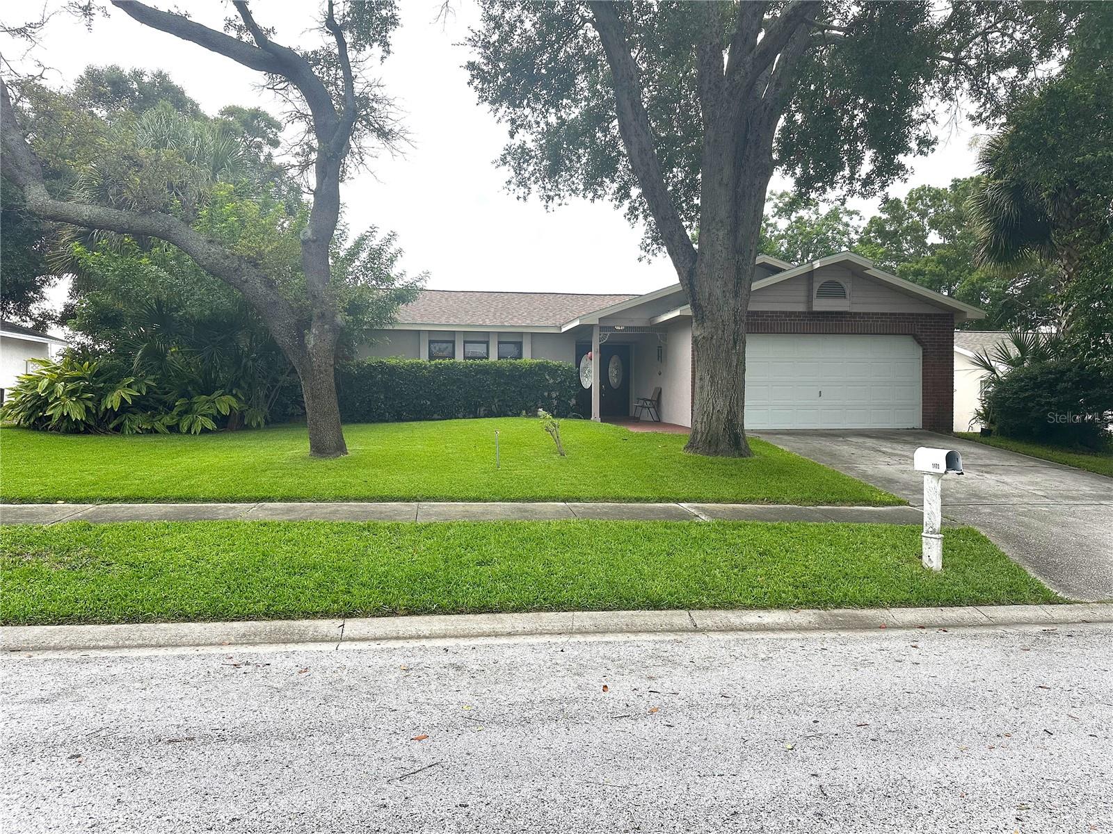 1170 Wexford Dr photo 1