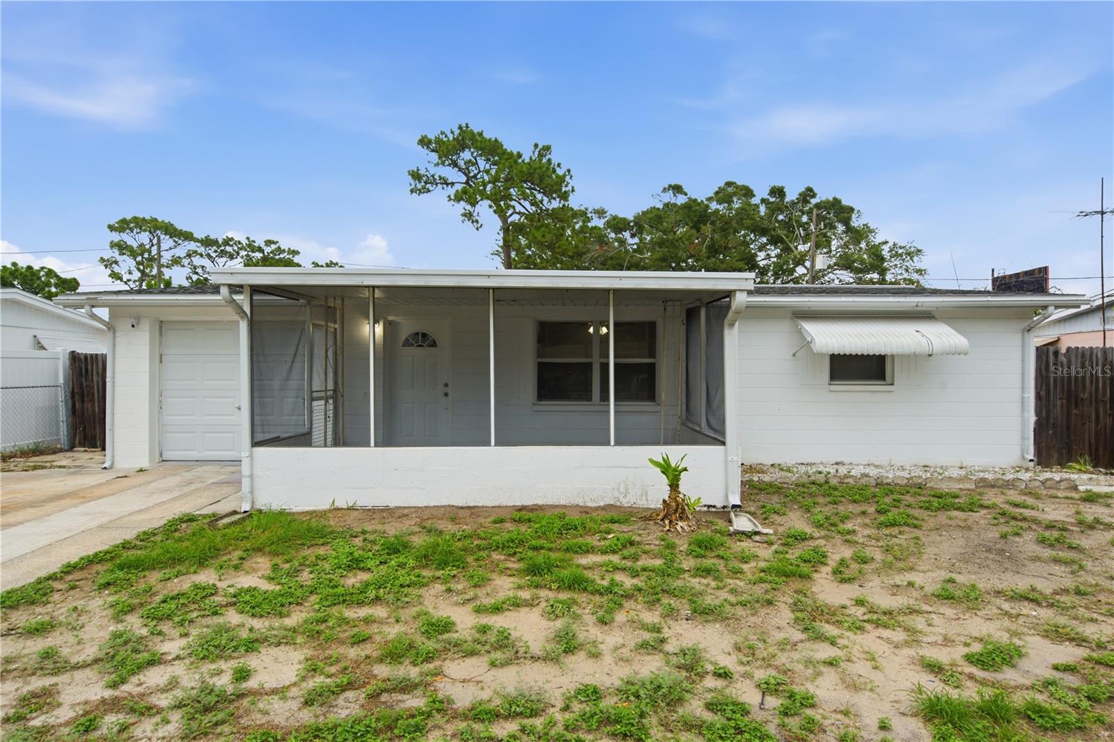 2122 Holiday Drive photo 1