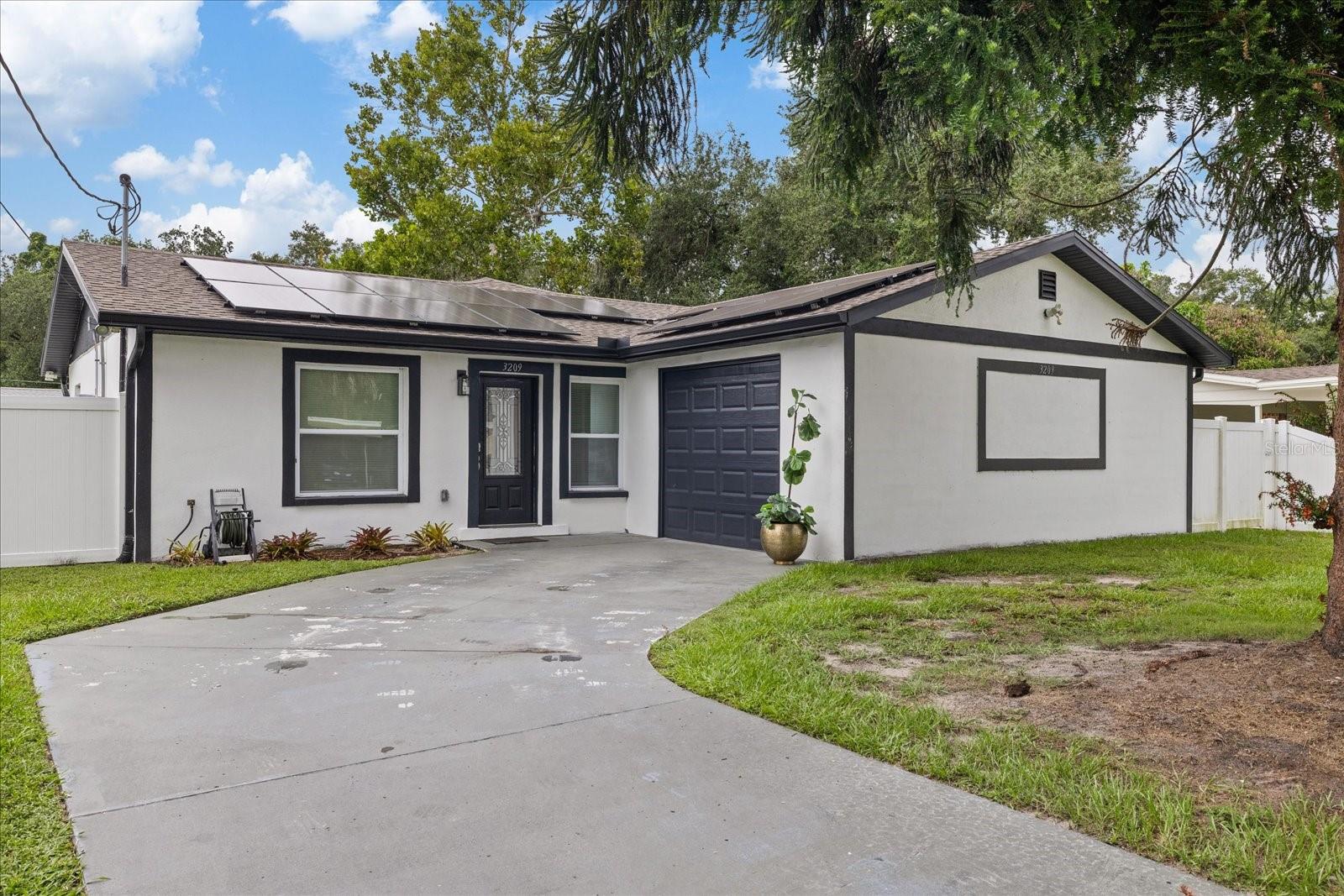 3209 E Hanna Ave photo 1