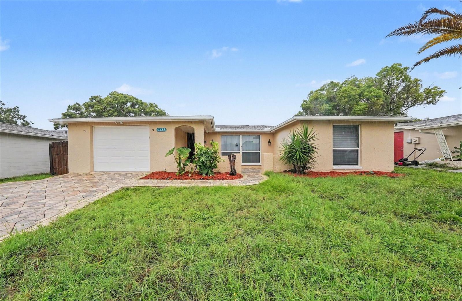 9135 Hunt Club Ln photo 1