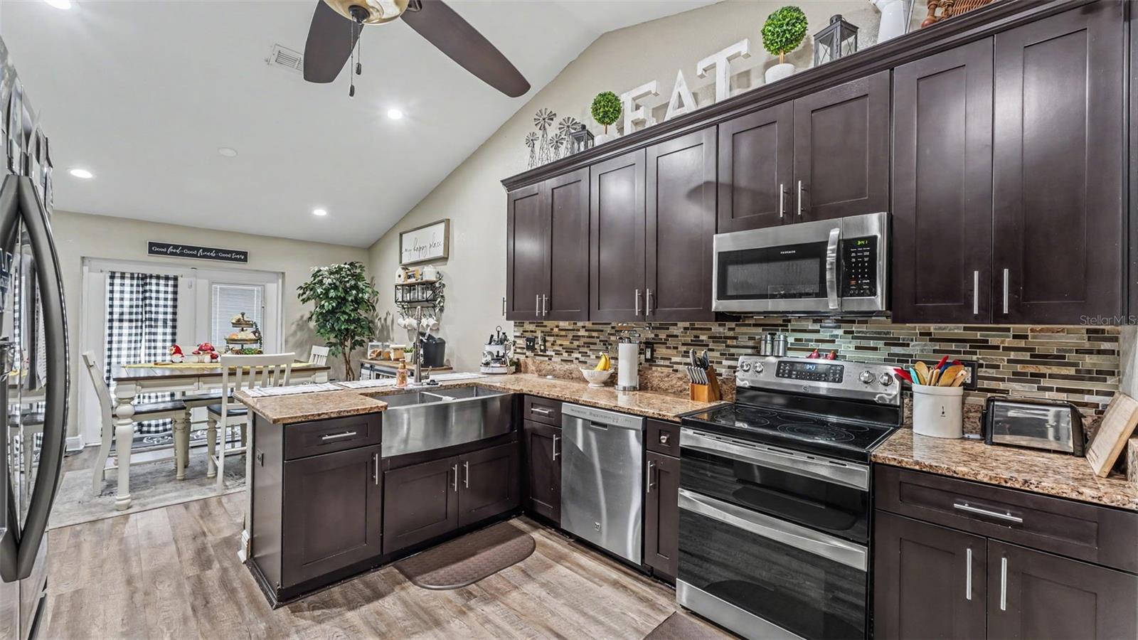 1411 Ashbury CT