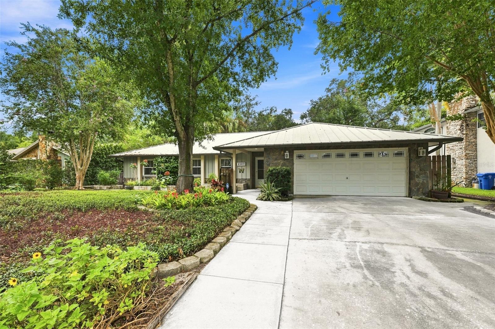 2107 W Fore Dr photo 1