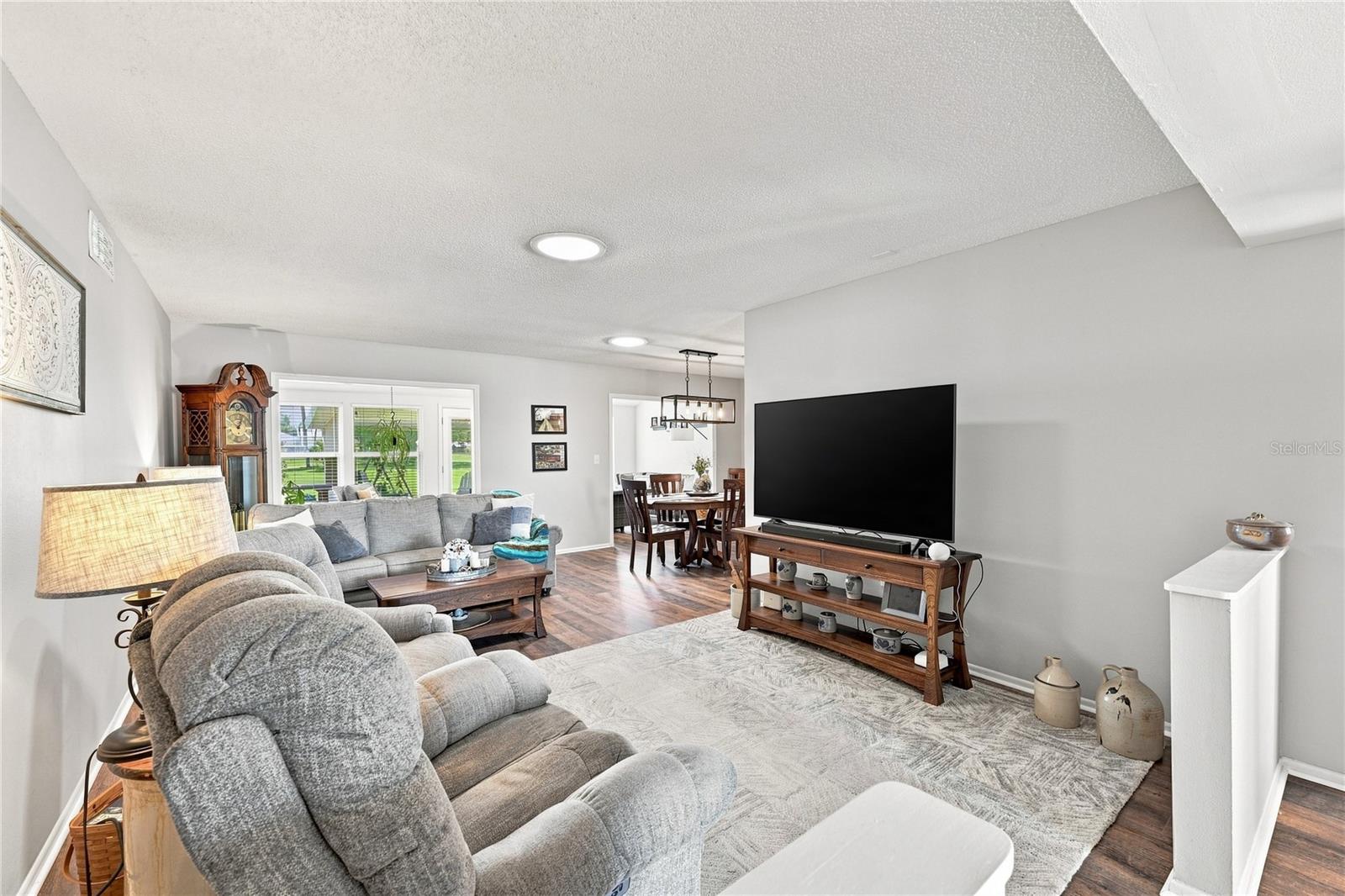 1405 Hacienda Dr