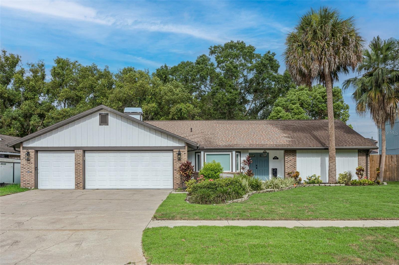 1046 Sylvia Ln photo 1