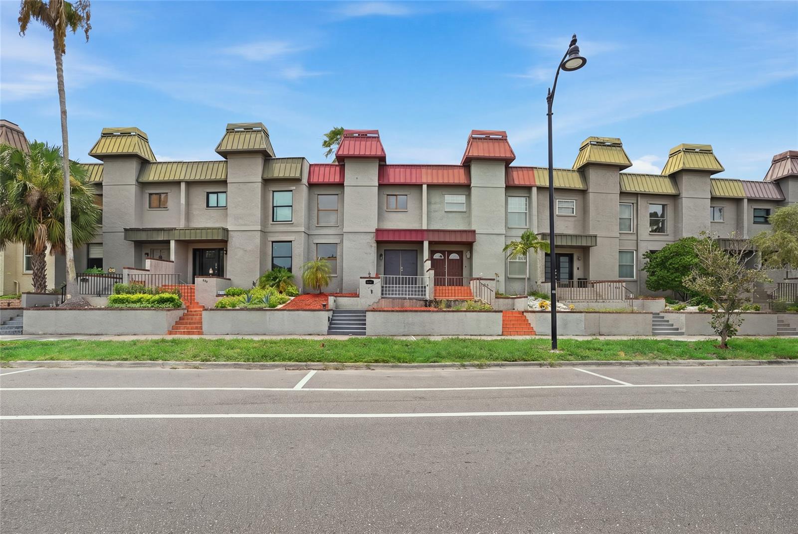 170 E Davis Blvd