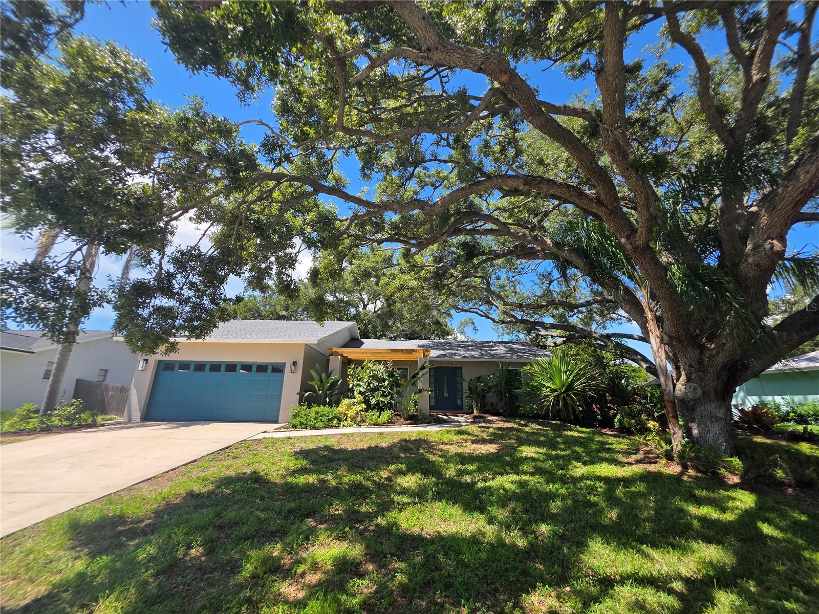 7708 NW 9th Ave Dr photo 1