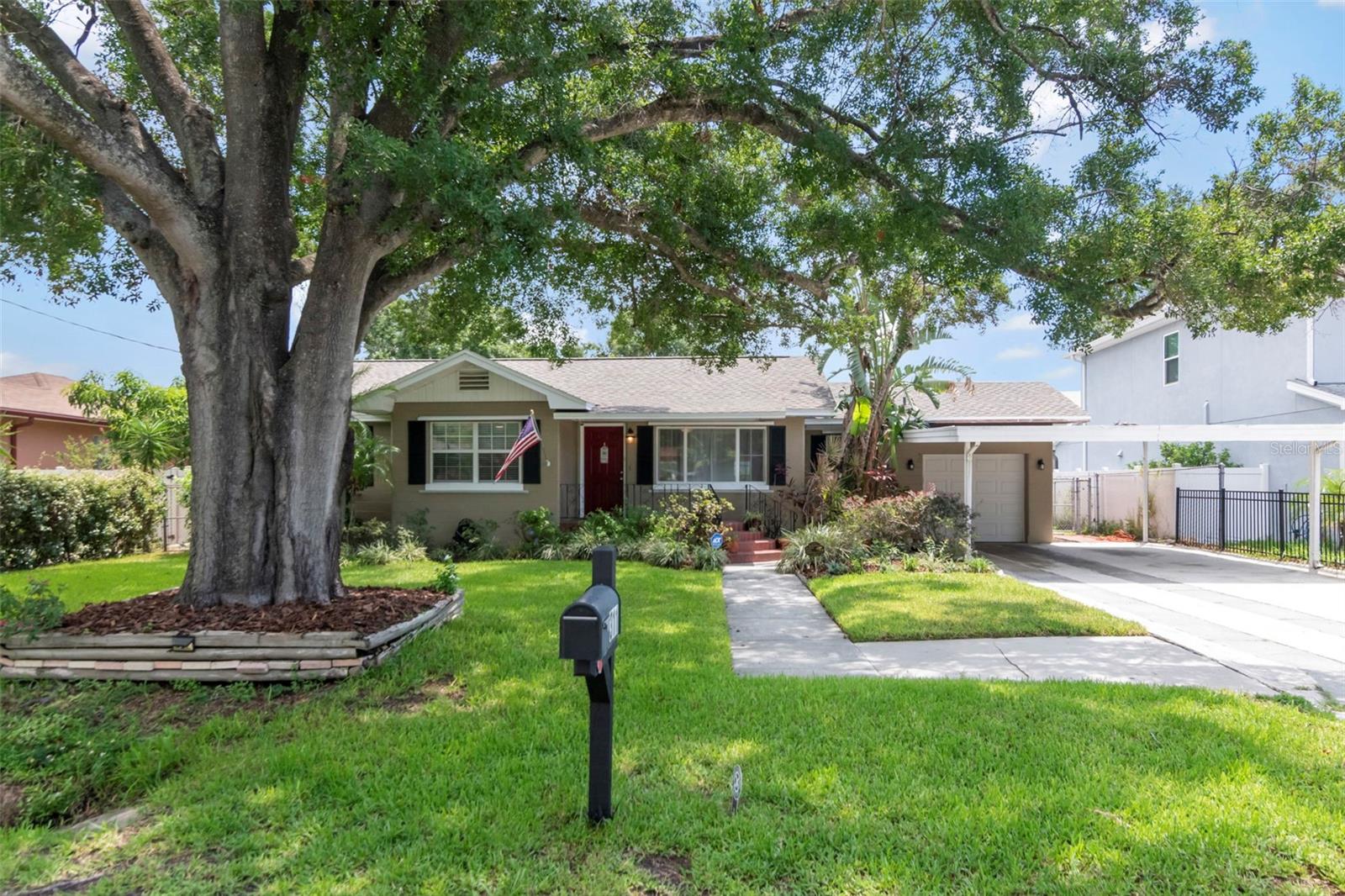 311 N Gomez Ave