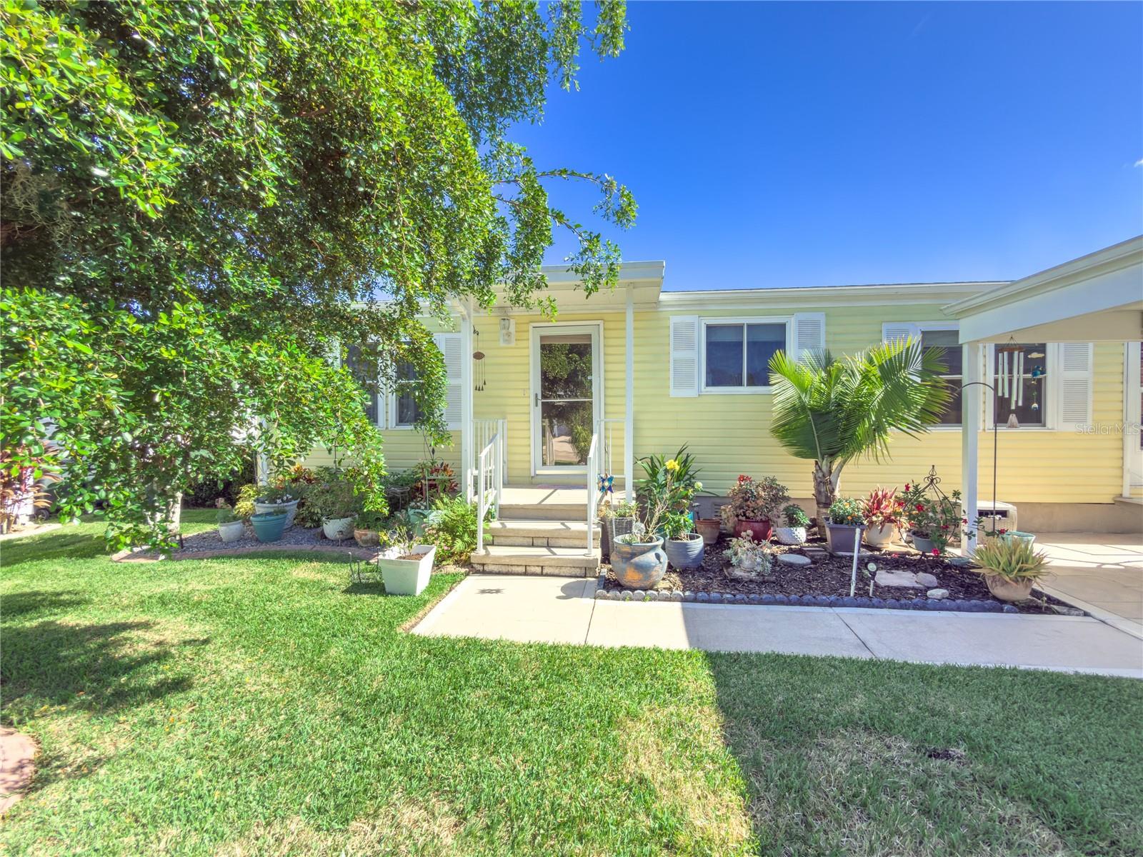 190 Nightingale Cir photo 1