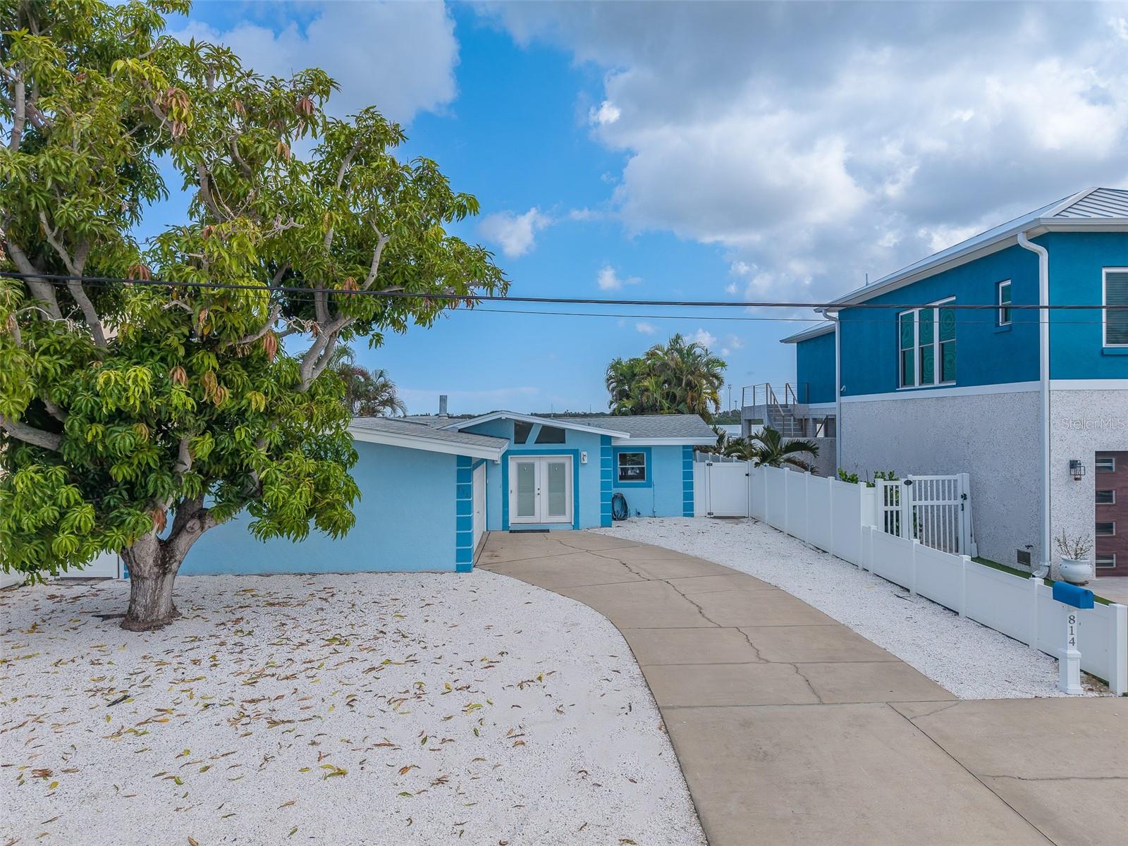 814 Bay Point Dr