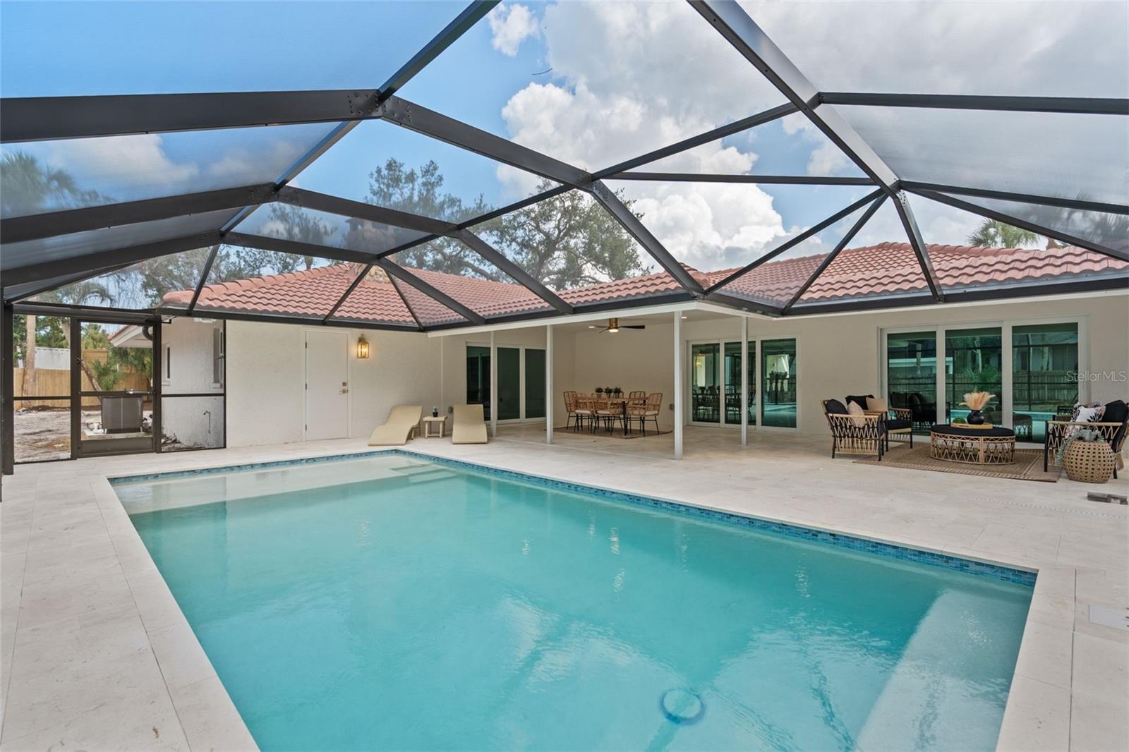670 Venice Ln