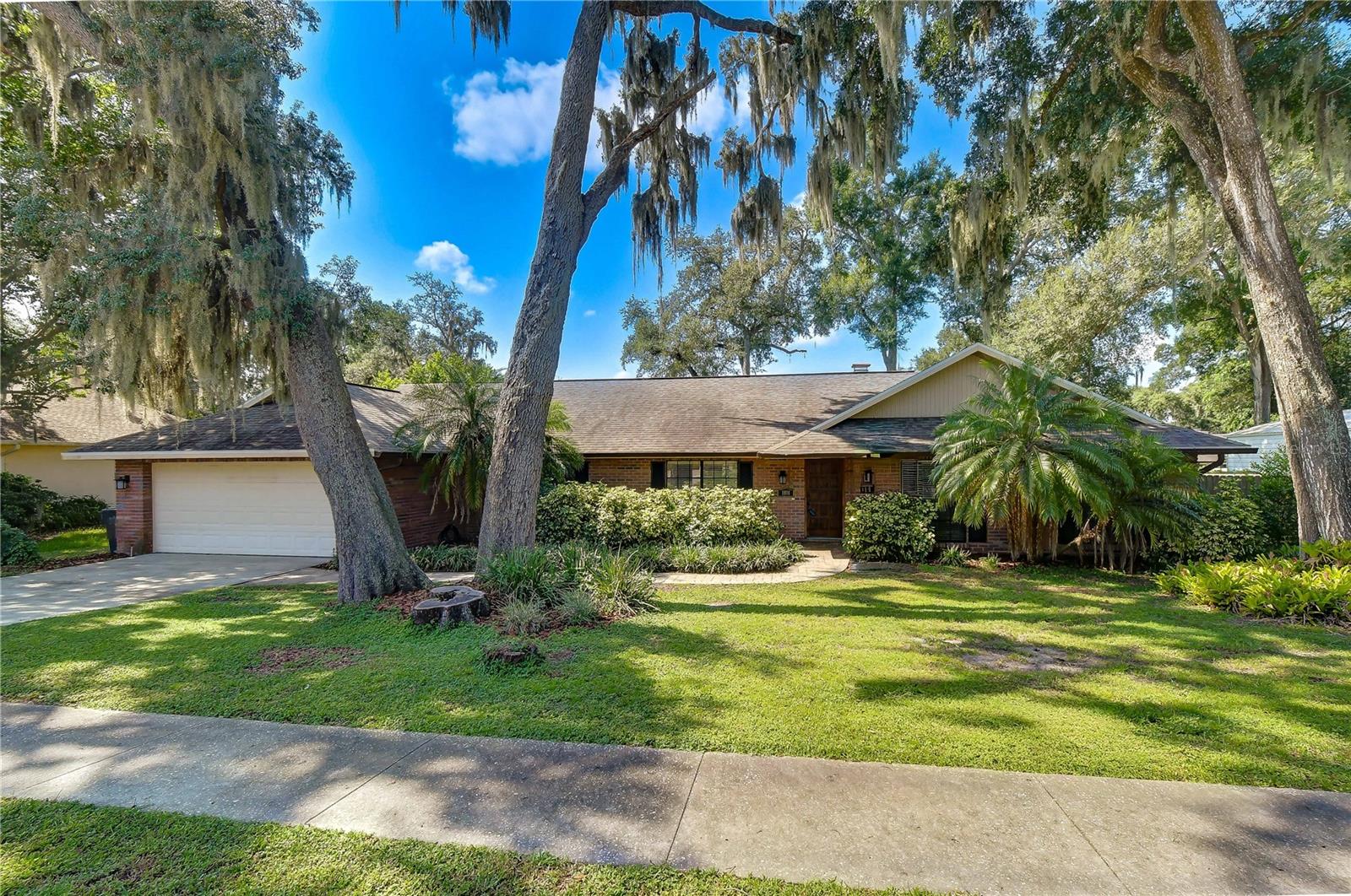 1101 Oakridge Manor Dr photo 1