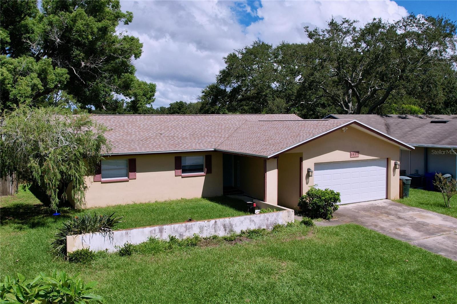 1622 Dale Cir S