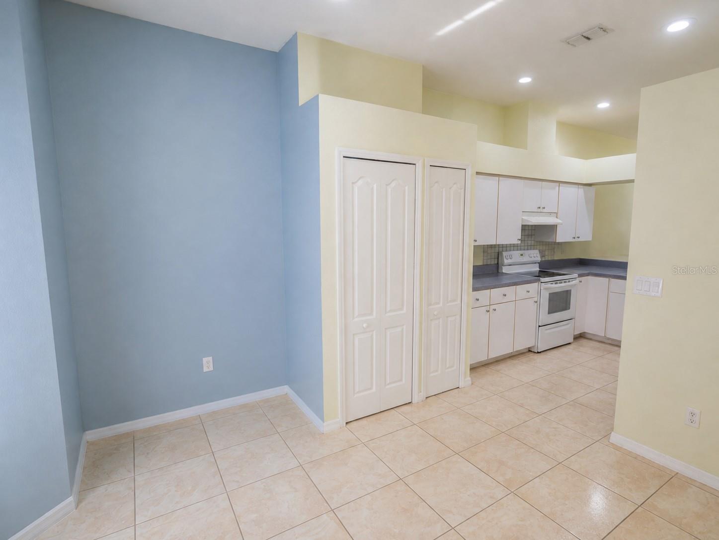 12537 Hollybrook Ln