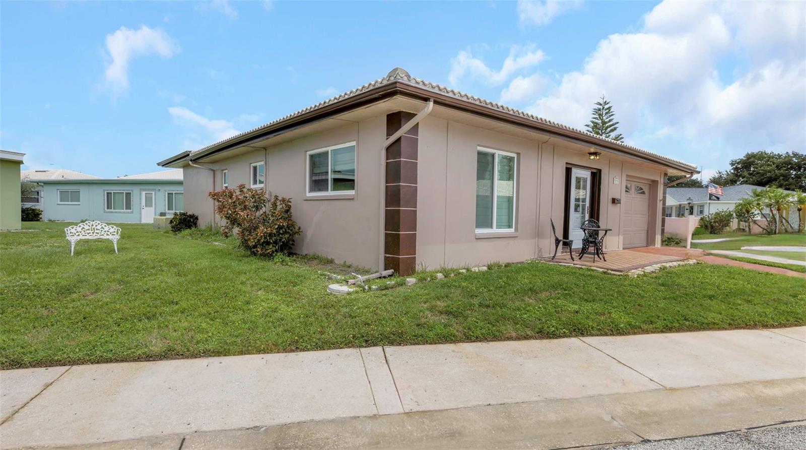 5355 Ferndale Pl N
