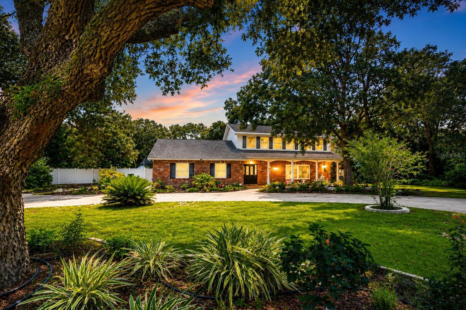 901 Woodview Dr