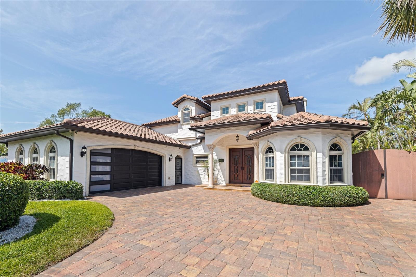 3931 Pompano Dr SE photo 1