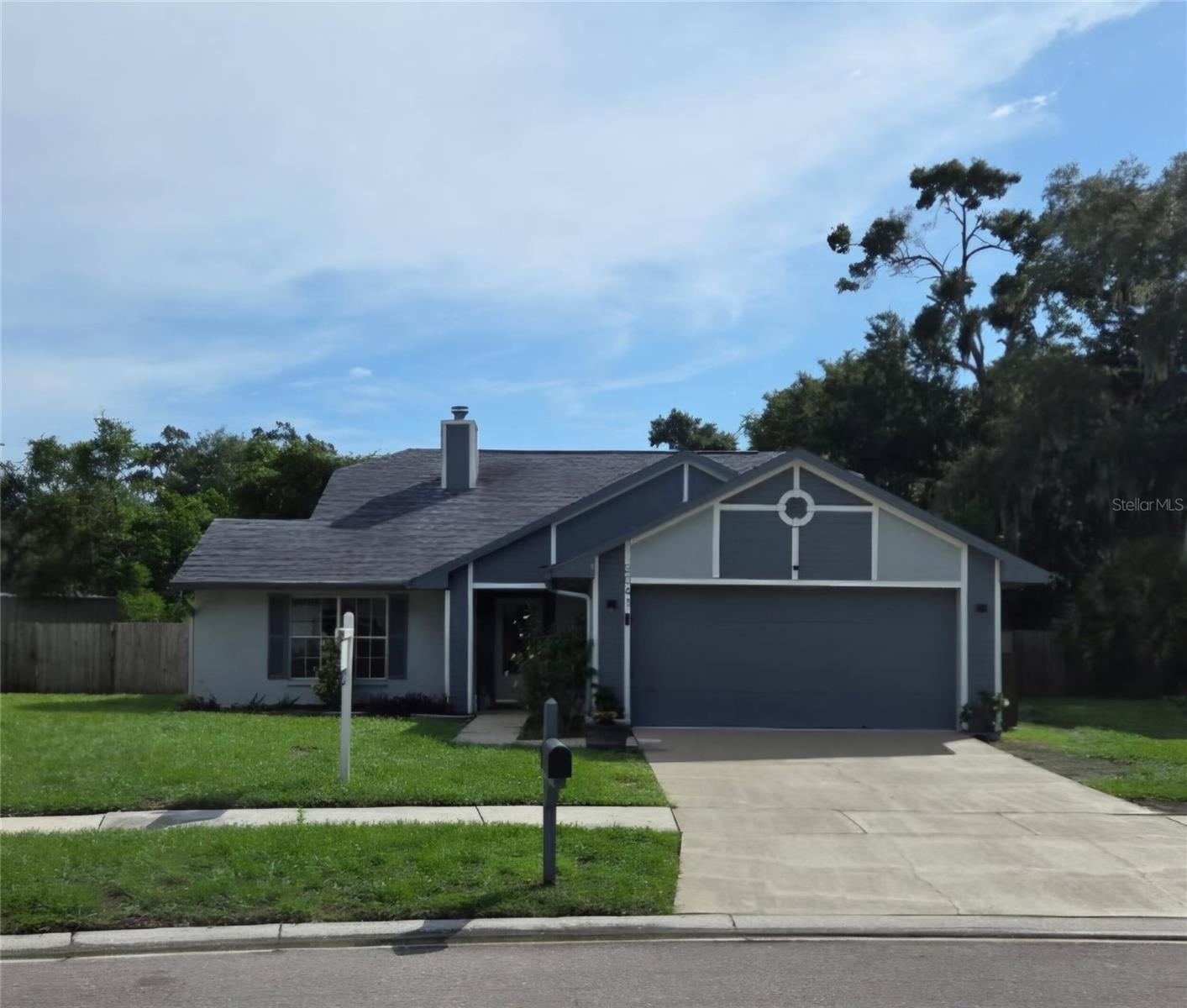 2041 Shadow Pine Dr photo 1