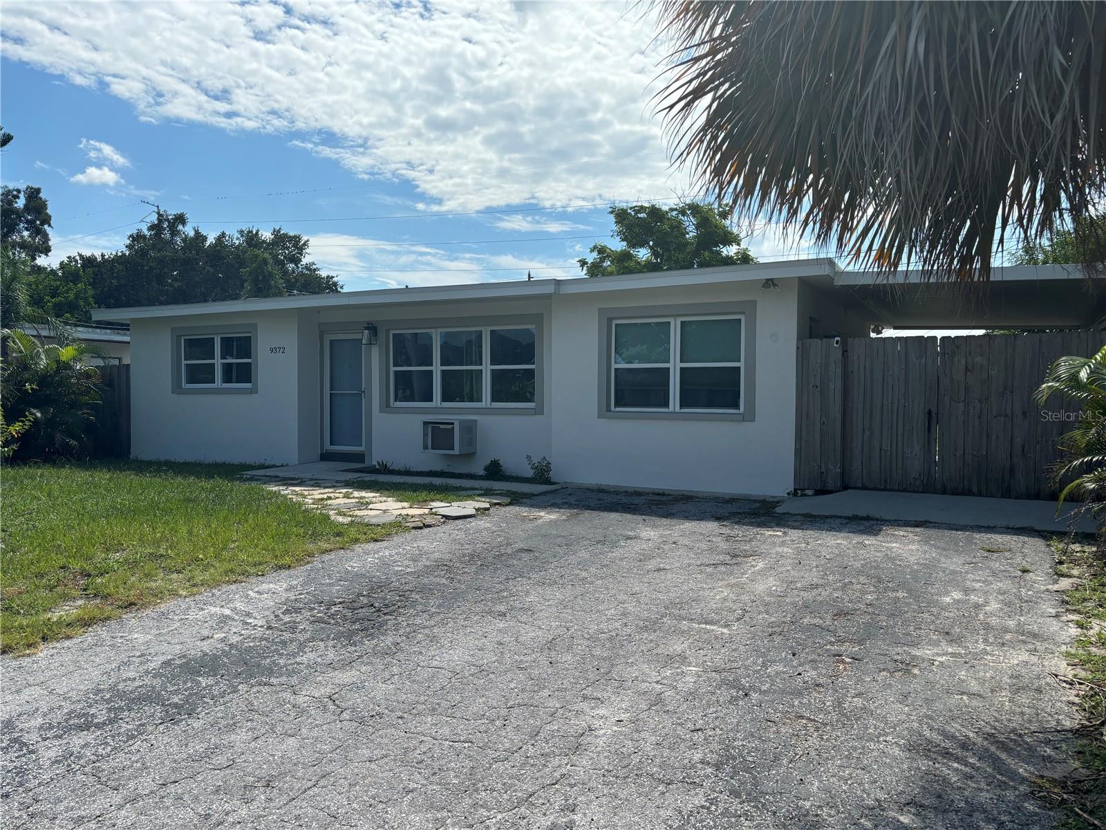 9372 88th Way photo 1