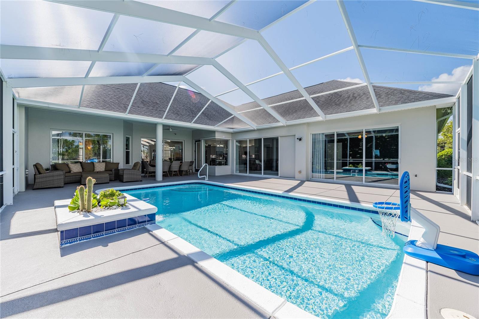 1221 Vista Hills Dr