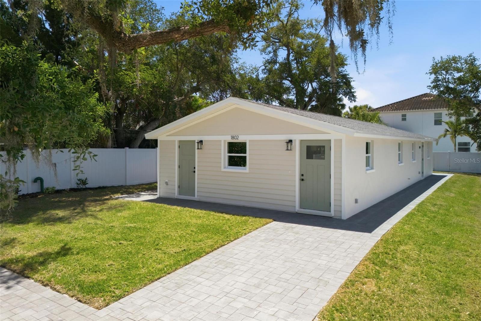 1802 Robinhood St photo 1