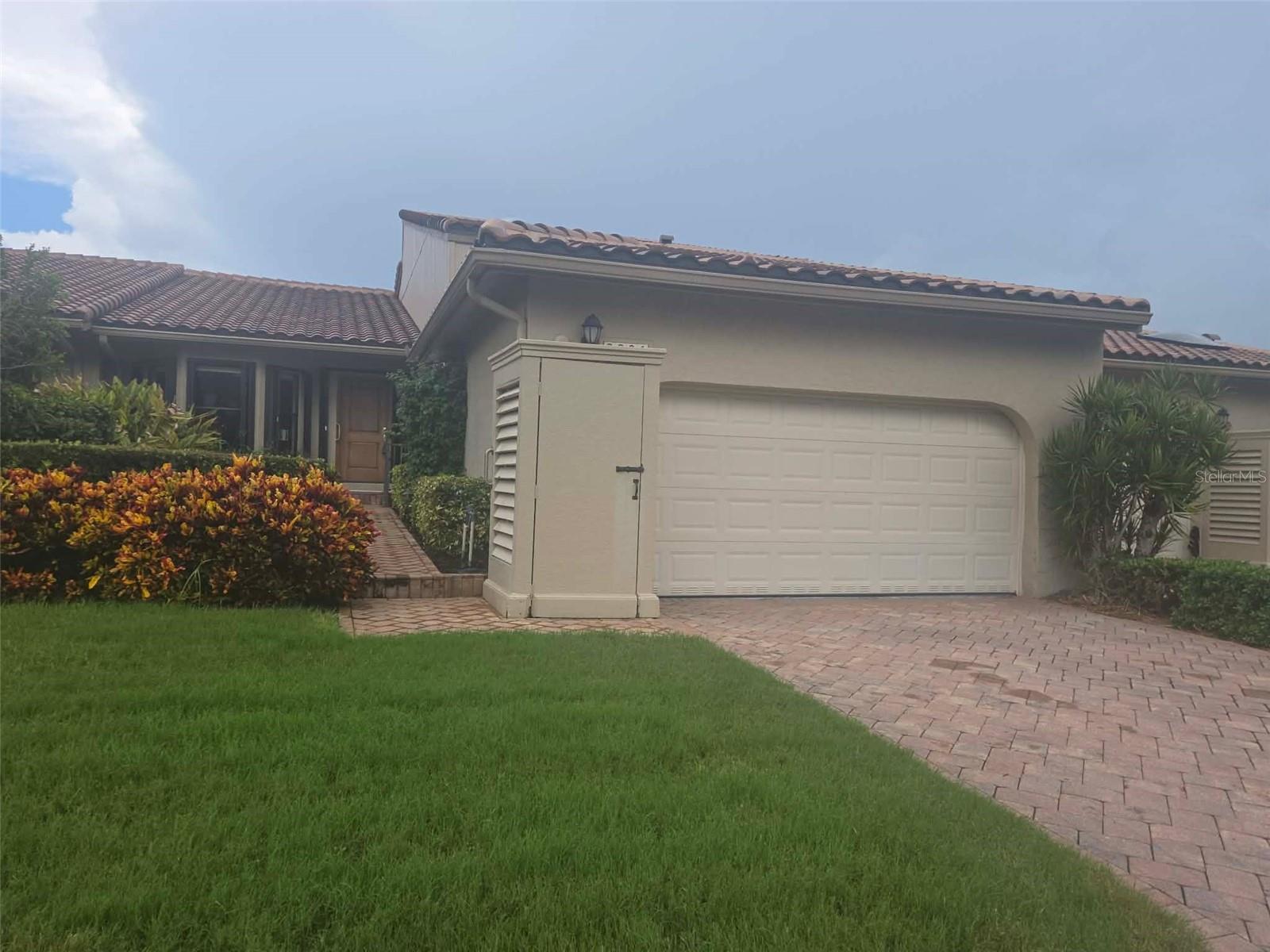 2321 Harbour Oaks Dr photo 1
