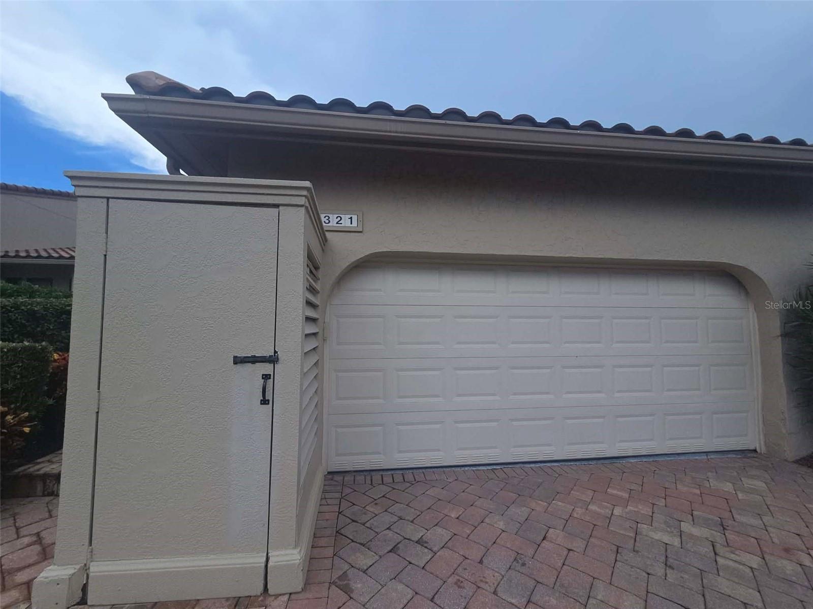 2321 Harbour Oaks Dr
