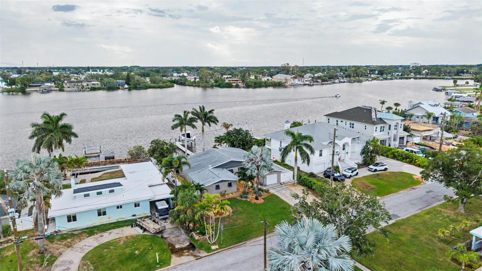 704 Bayshore Dr photo 1