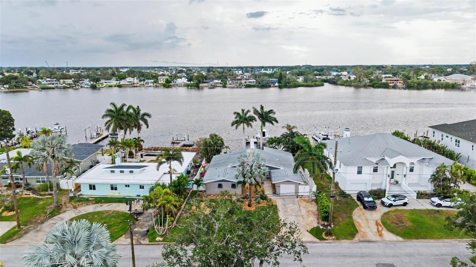 704 Bayshore Dr