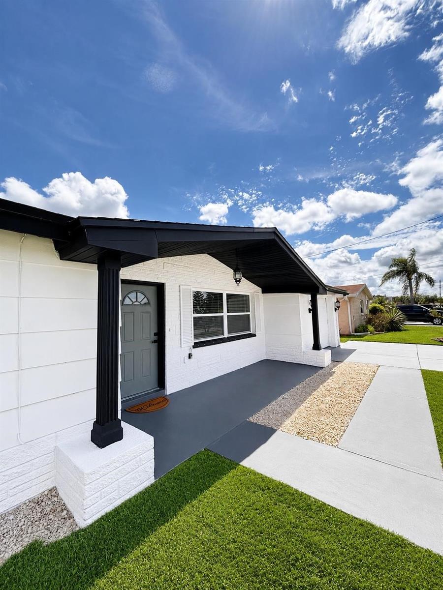 1346 Chancellor Dr photo 1