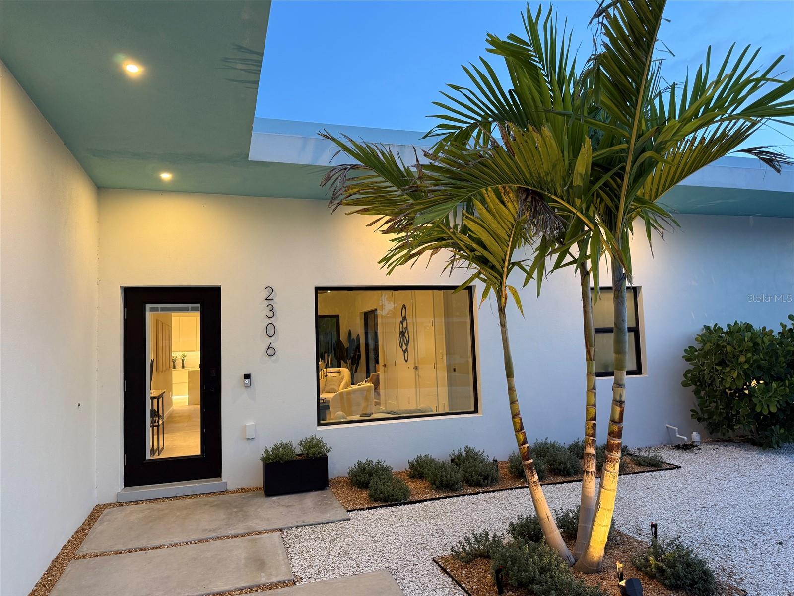 2306 Valencia Dr