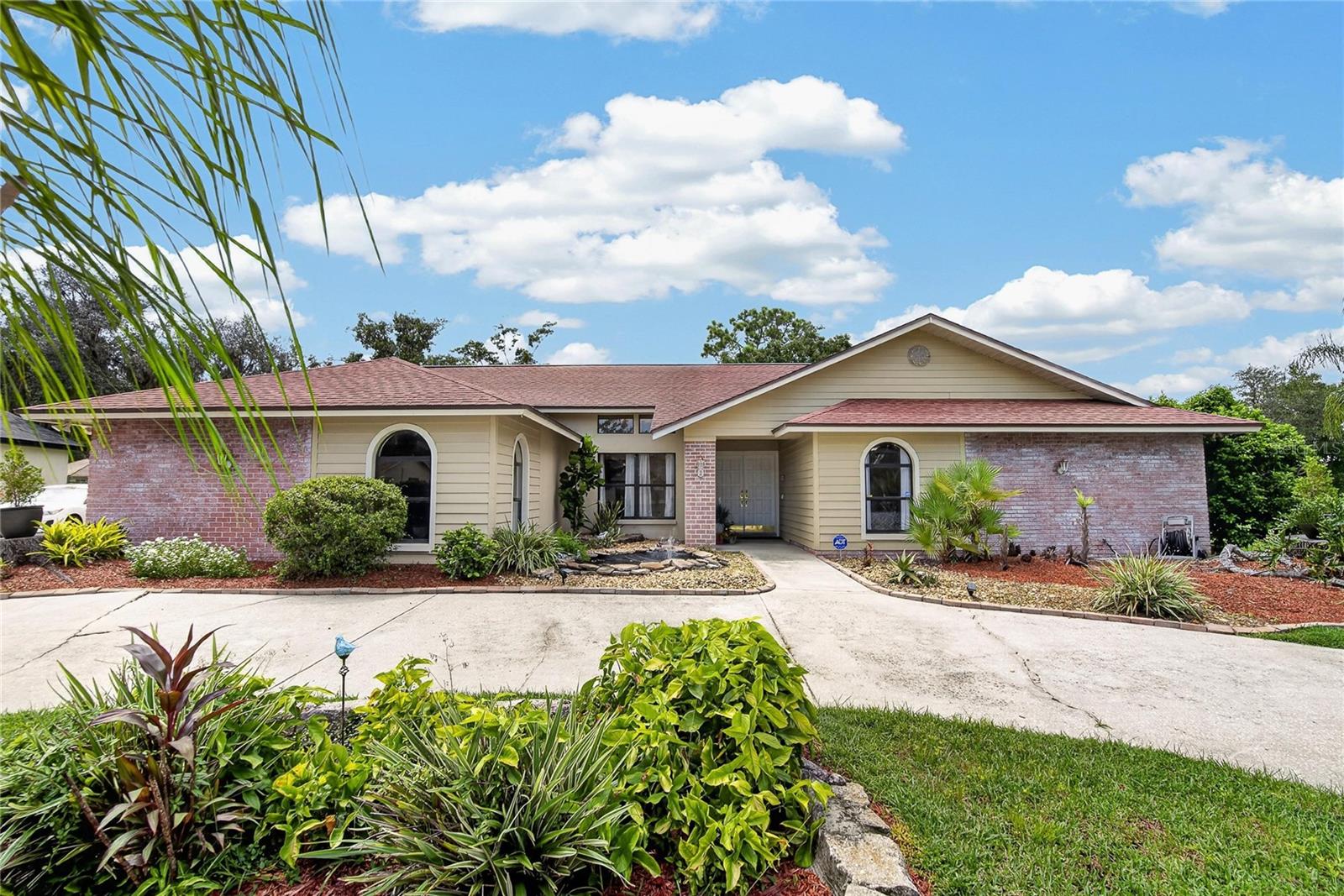 2814 Hammock Dr photo 1