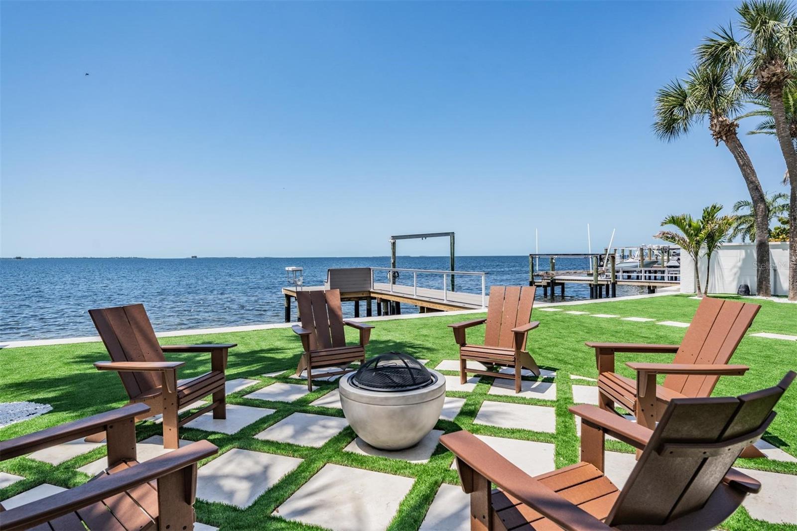 128 Carlyle Dr