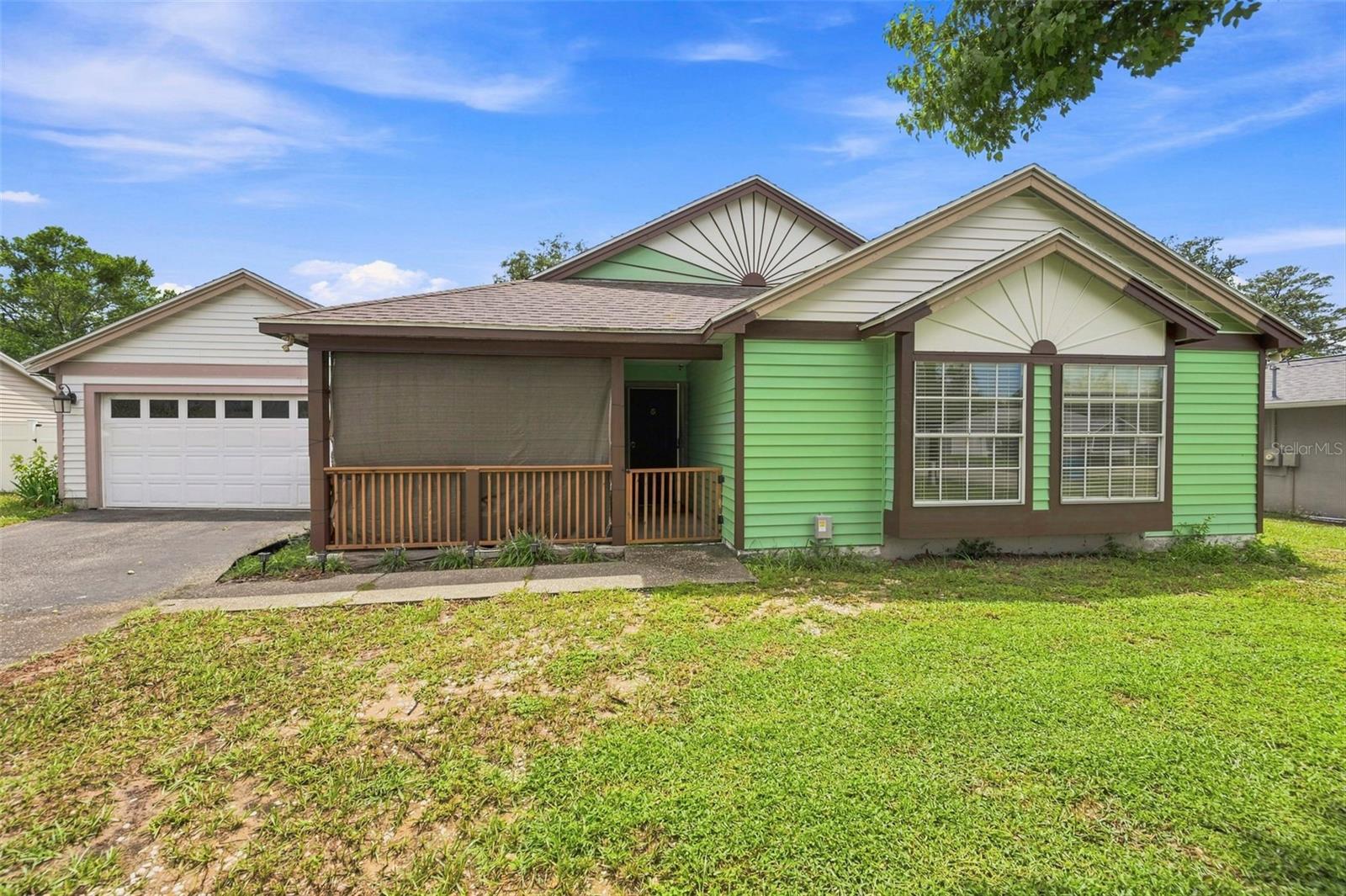 13094 Linden Dr