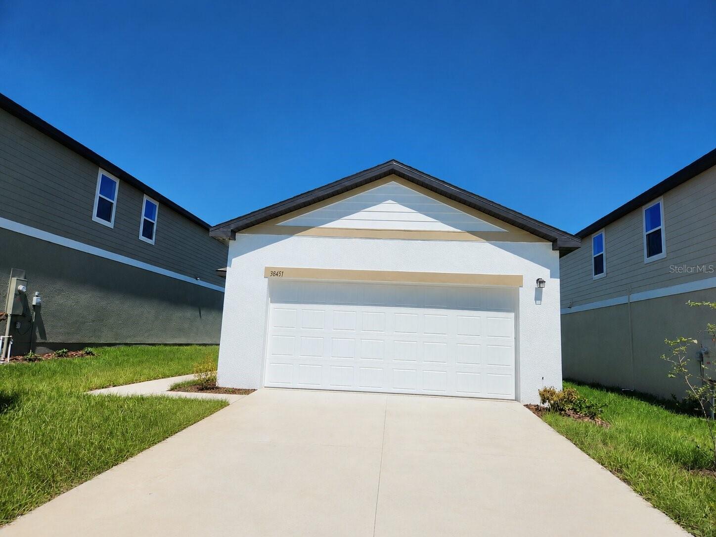 38451 Honeysuckle Dr photo 1