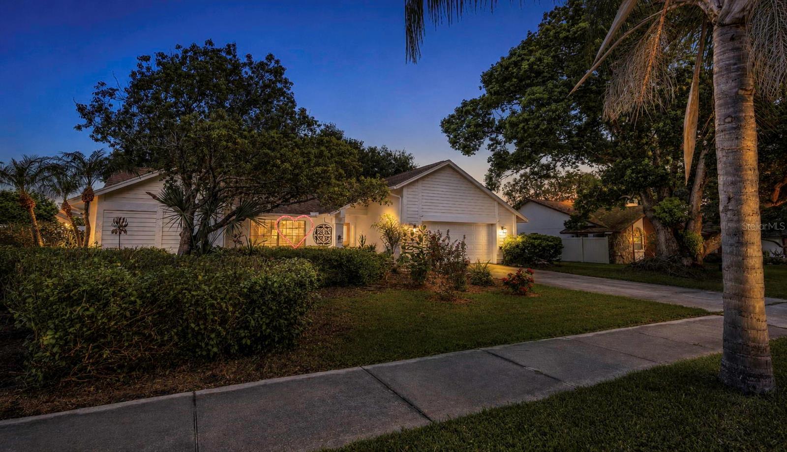 1620 Country Ln photo 1