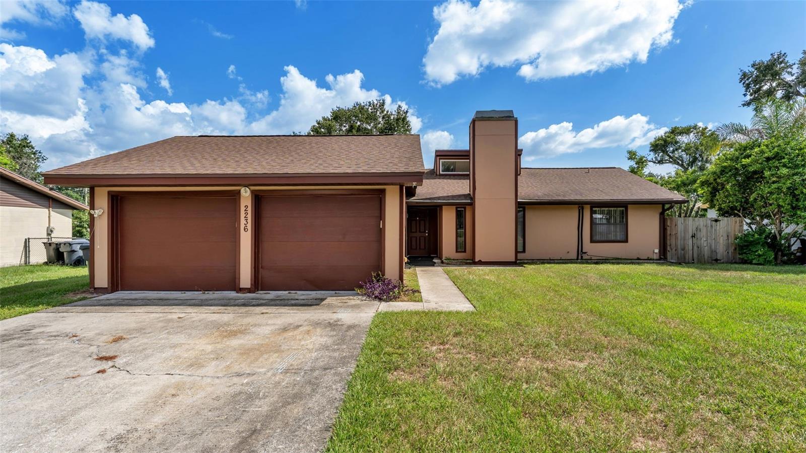 2236 Country Loop N photo 1