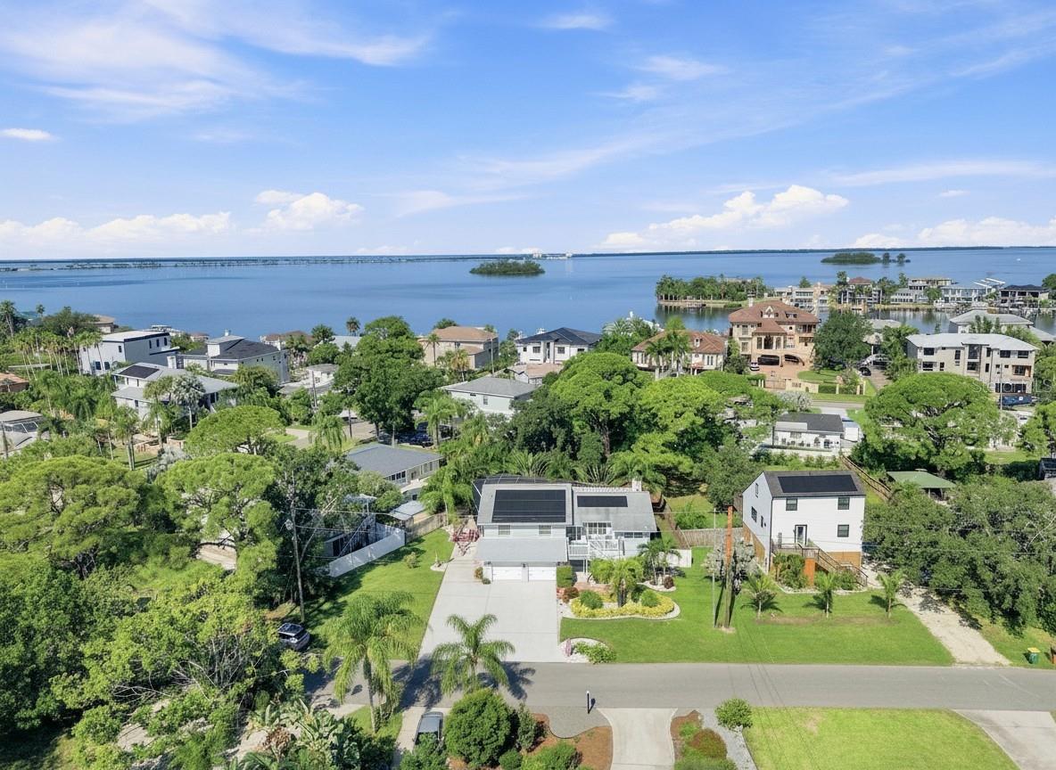 201 Lagoon Dr photo 1