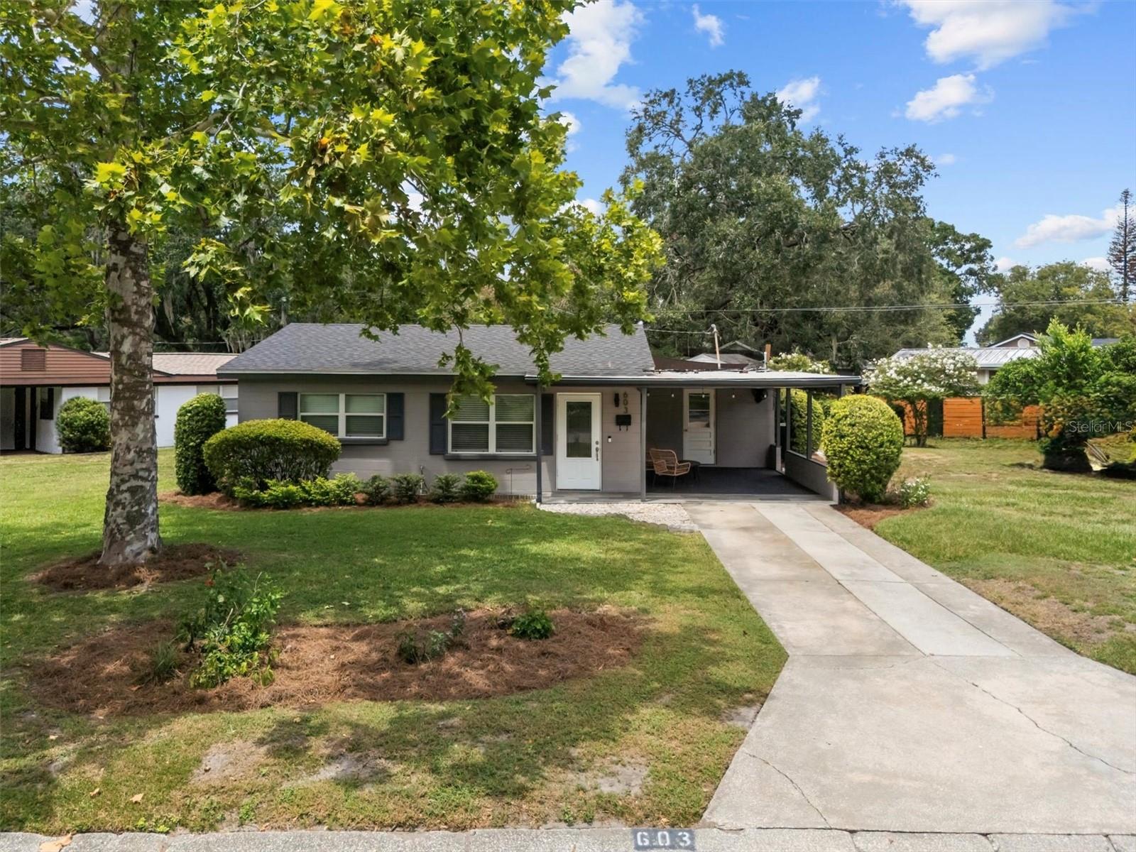 603 Hinton Crescent photo 1