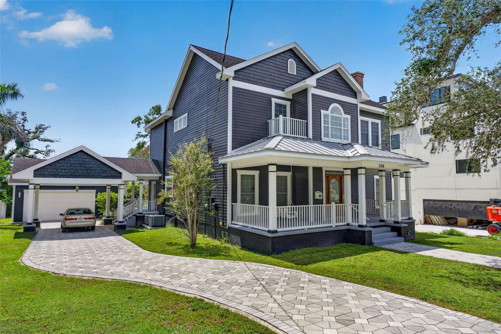 208 W Ross Ave photo 1